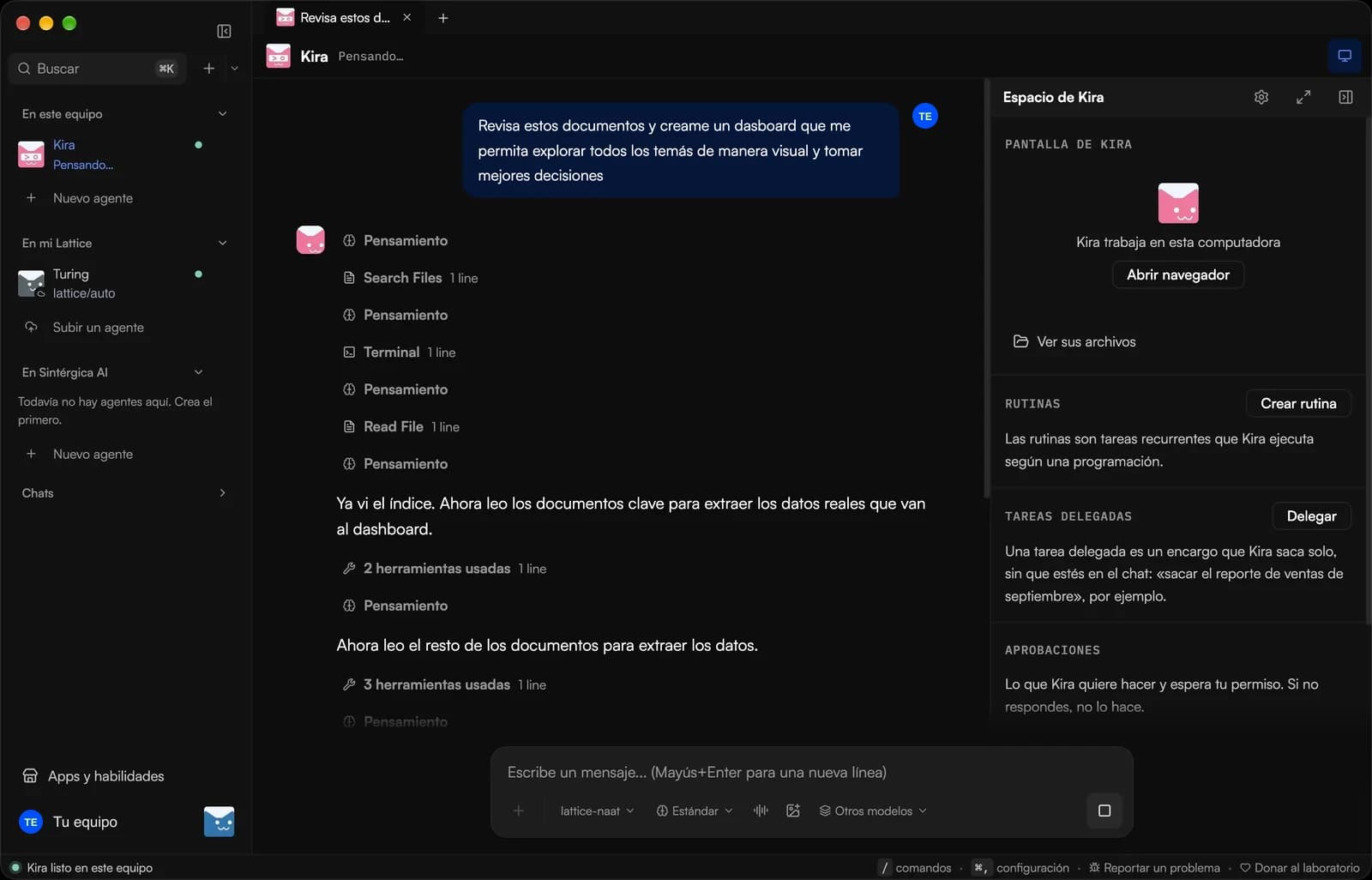 Lattice Kaná en Mac: Kira, un agente, revisa documentos para armar un tablero mientras muestra su trabajo; a la derecha, su espacio con rutinas, tareas delegadas y aprobaciones